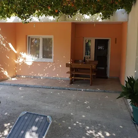 Apartment House Uljana - Two Bedroom With Terrace 2 *